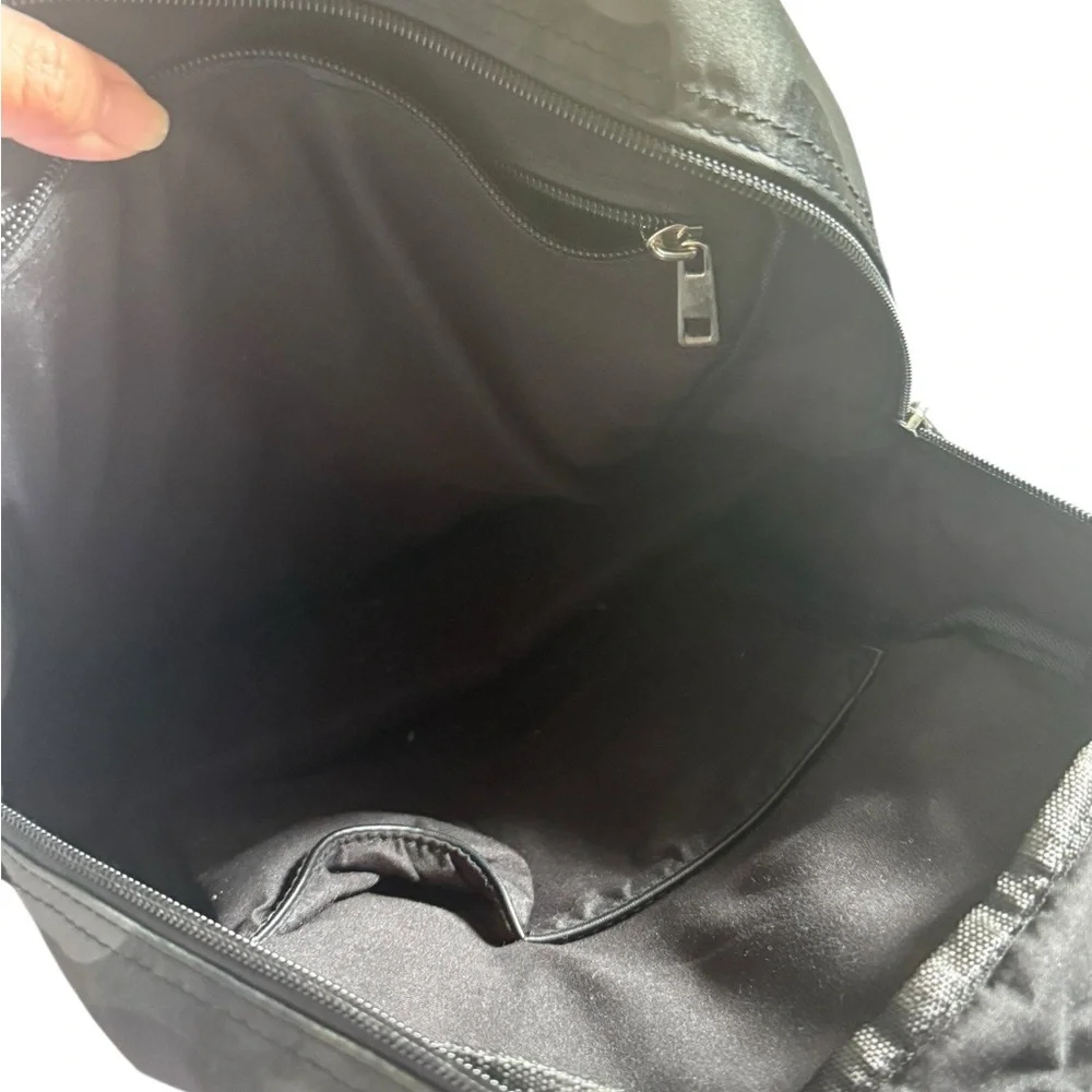 Source Unknown Green and Black Backpack Compact and Practical - Picture 3 of 4